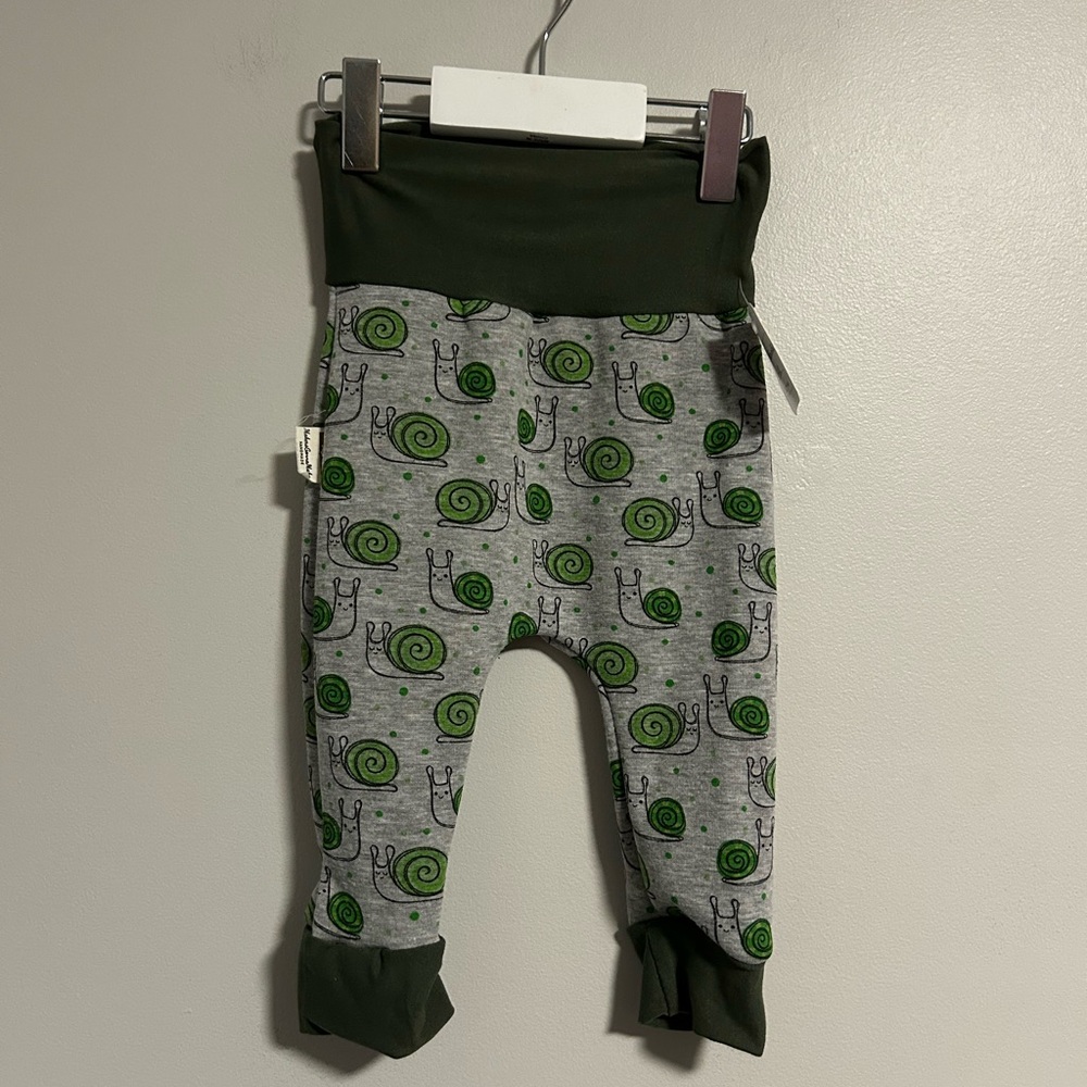 NEW handmade 6/12m Green Snail Print fleece lined grow with me Pants